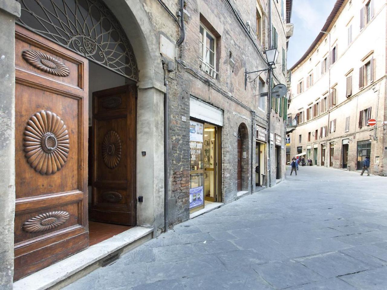 Nonna Pappa Apartment Siena Bagian luar foto